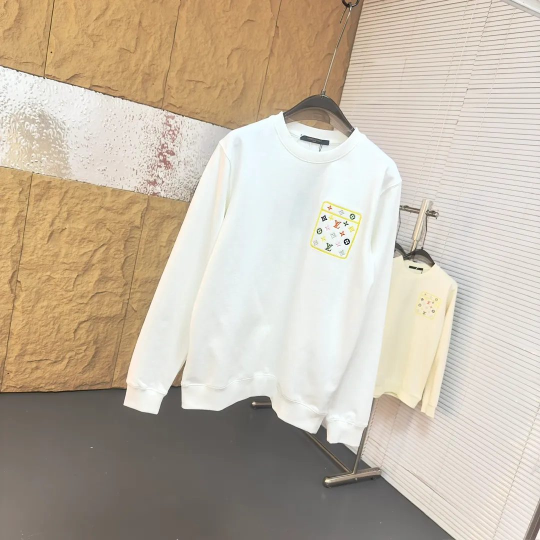 🅿️320 Brand: Louis Vuitton🤳𝗟𝗩 Fabric: ☑️Made of 440g double-strand pure cotton terry👕 Fabric: ☑️Thread with 1*1 double yarn thread. 🔜Comes with dyeing in the same tank. Craftsmanship: ☑️The embroidery uses 3D three-dimensional embroidery technology, 🇧🇫The original computer scan and print is restored 1:1. The pattern is clear and the needle count is dense. It is a rare high-end product on the market! 🇲🇩All three standards are complete! Size: ☑️S 〰️M 〰️L 〰️XL 〰️XXL